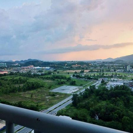 Luxurious Homestay 3Br With Pool Meru Ipoh 8 Pax Екстериор снимка